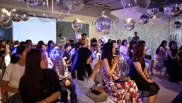 音乐场所|英语发音 live house怎么读；live house正确读音解析