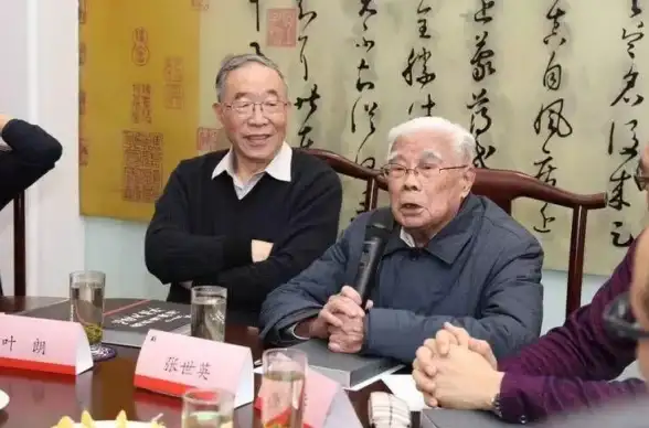 壁纸美学🍏苹果手机动态壁纸：点亮屏幕的多彩视觉体验