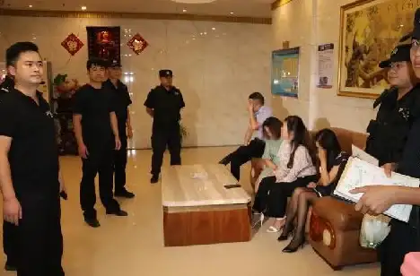 热门指南 草丛隐蔽 伏击技巧 想知道战争雷霆哪个草点位最隐蔽最容易伏击？