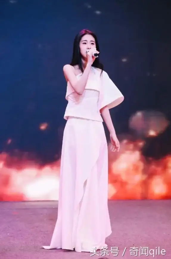 时尚秘笈✦穿搭技巧✦潮流必备 全方位解析无限暖暖黑白丝渔网袜收集攻略，轻松完成完美搭配