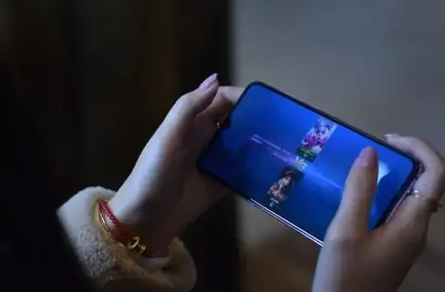 游戏对比🎮性能解析 模拟人生3和4哪个更易卡顿？