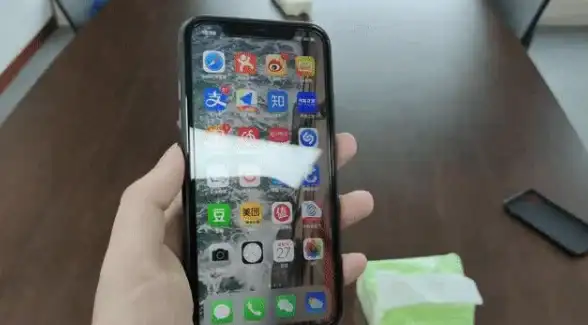 电脑故障💻黑屏应急：电脑屏幕突然变黑怎么办？小鱼教您轻松解决电脑黑屏问题