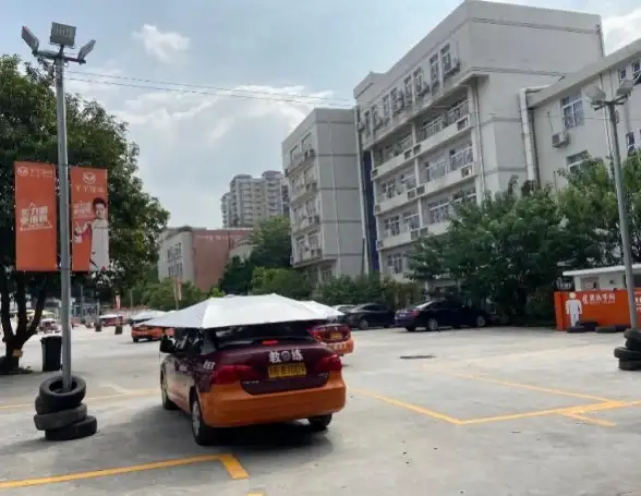 驾考🚗宝典APP-学车助手陪伴你的学车之路，让拿证变得更简单