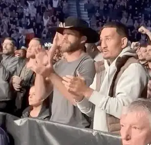 电竞🔥格斗🔥对抗 线上激烈冲突 线下UFC拳手千里追击黑粉大乱斗