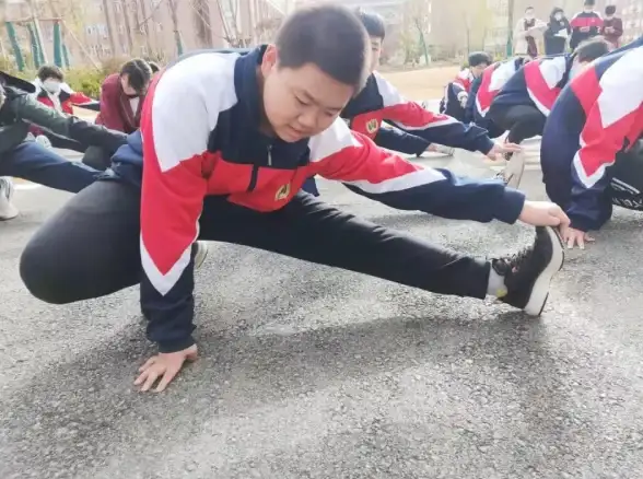 运动🏃体育课的英文缩写是PE，全称为Physical Education