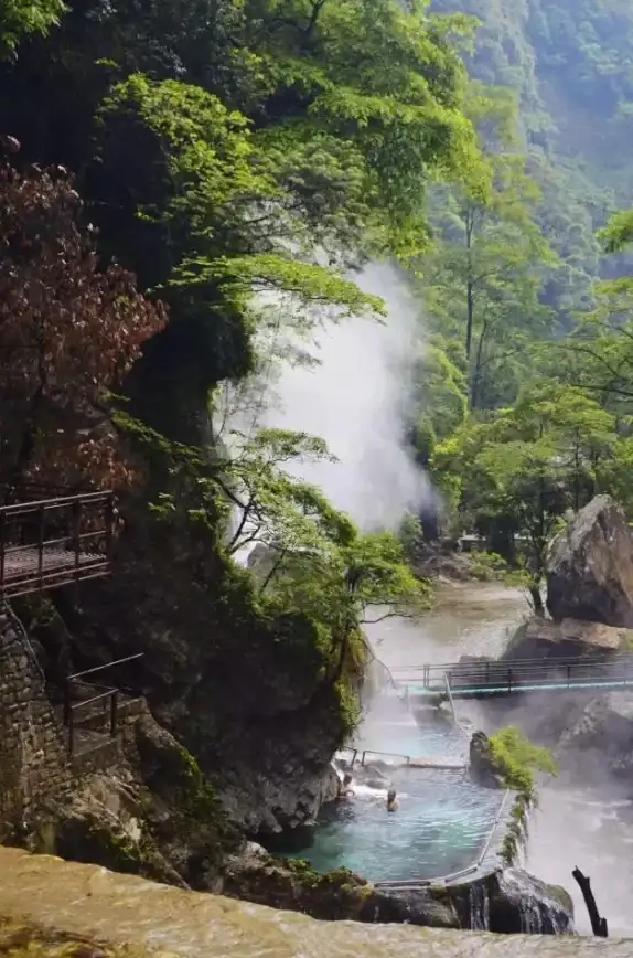 自然奇观♦震撼盛景♦科普揭秘 世界最大温泉瀑布背后的神奇故事