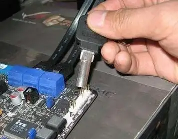 电脑故障💻黑屏开不了机怎么办？小鱼手把手教你快速解决方法