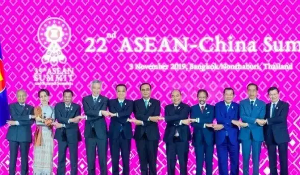 🔥热门推荐🔥精品三国🔥2025极致手游版本大揭秘，畅玩三国战斗新体验！