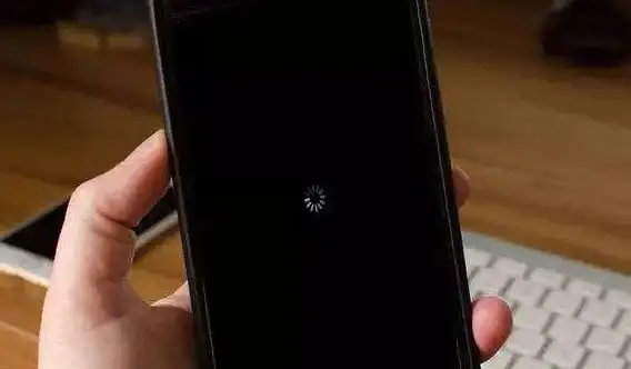 手机故障应急｜黑屏救援秘籍📱遇到手机黑屏别慌，教你七招轻松应对恢复