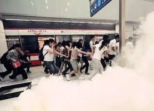 游戏🔥攻略挑战 地铁逃生三图与五图BOSS强度对比揭秘