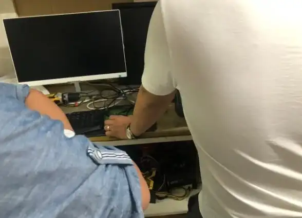 电脑维护💻黑屏问题：电脑黑屏但能正常开机的原因分析与解决方法