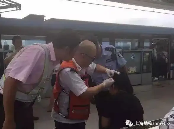 产科急救 产后护理 如何准确识别并有效处理产后出血？观看此操作视频获取专业指导！