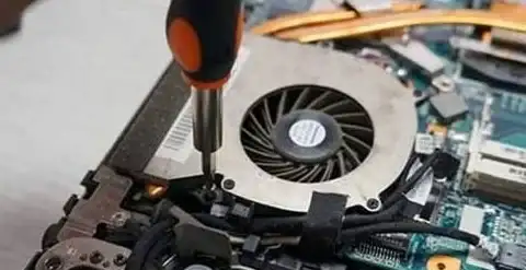 电脑问题💻黑屏故障遇到笔记本开机后黑屏怎么办？详细排查与修复方法指南