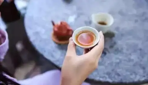想在一部手机上同时运行多个相同应用？滋味框架APP满足你的需求！